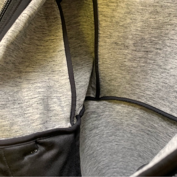Lululemon Going Places Hooded Jacket
Heathered Space Dyed Medium Grey Size 4 - Picture 6 of 12